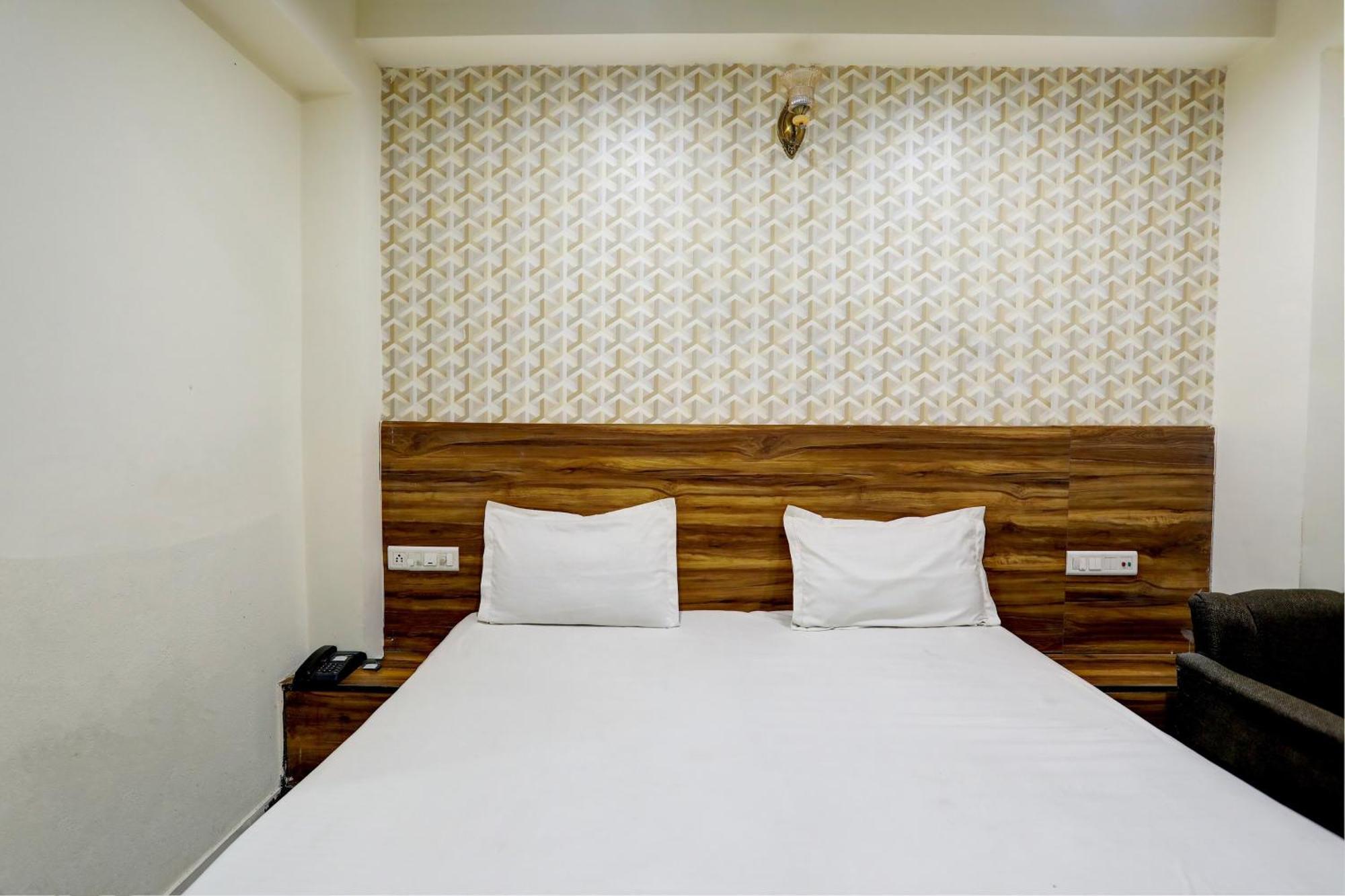 Hotel O Hcn Ludhiana Buitenkant foto