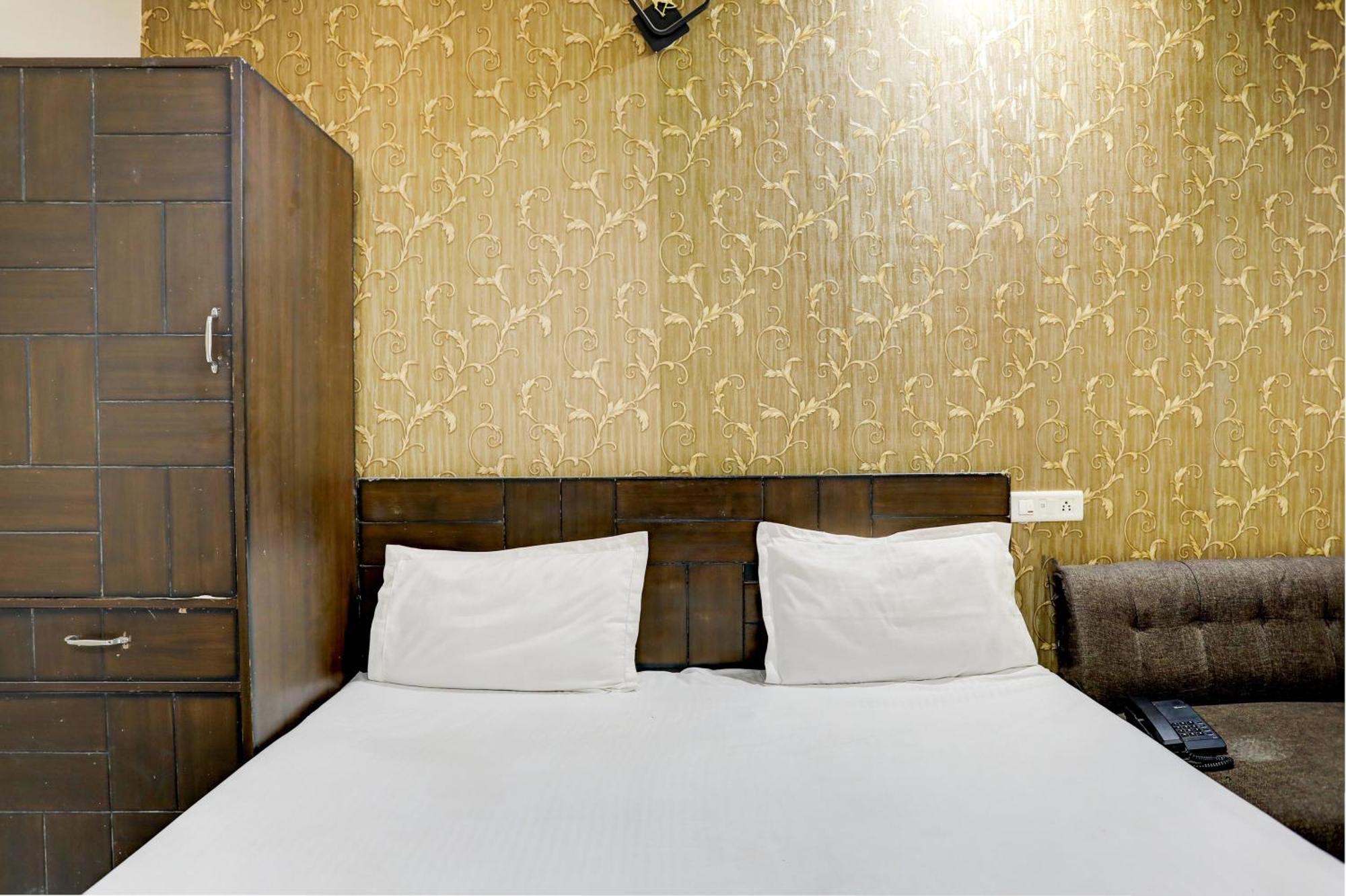 Hotel O Hcn Ludhiana Buitenkant foto